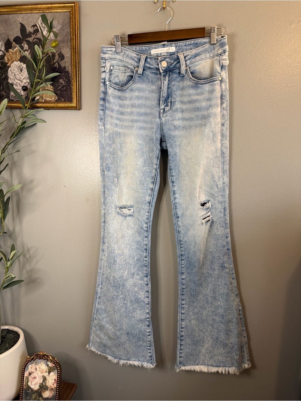 Altar’d State Distressed Flare Jeans Size 7 Acid Wash Raw Hem Stretch Denim - Picture 2 of 7